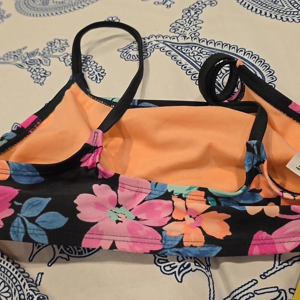 ❤️10/$13 New floral bikini top